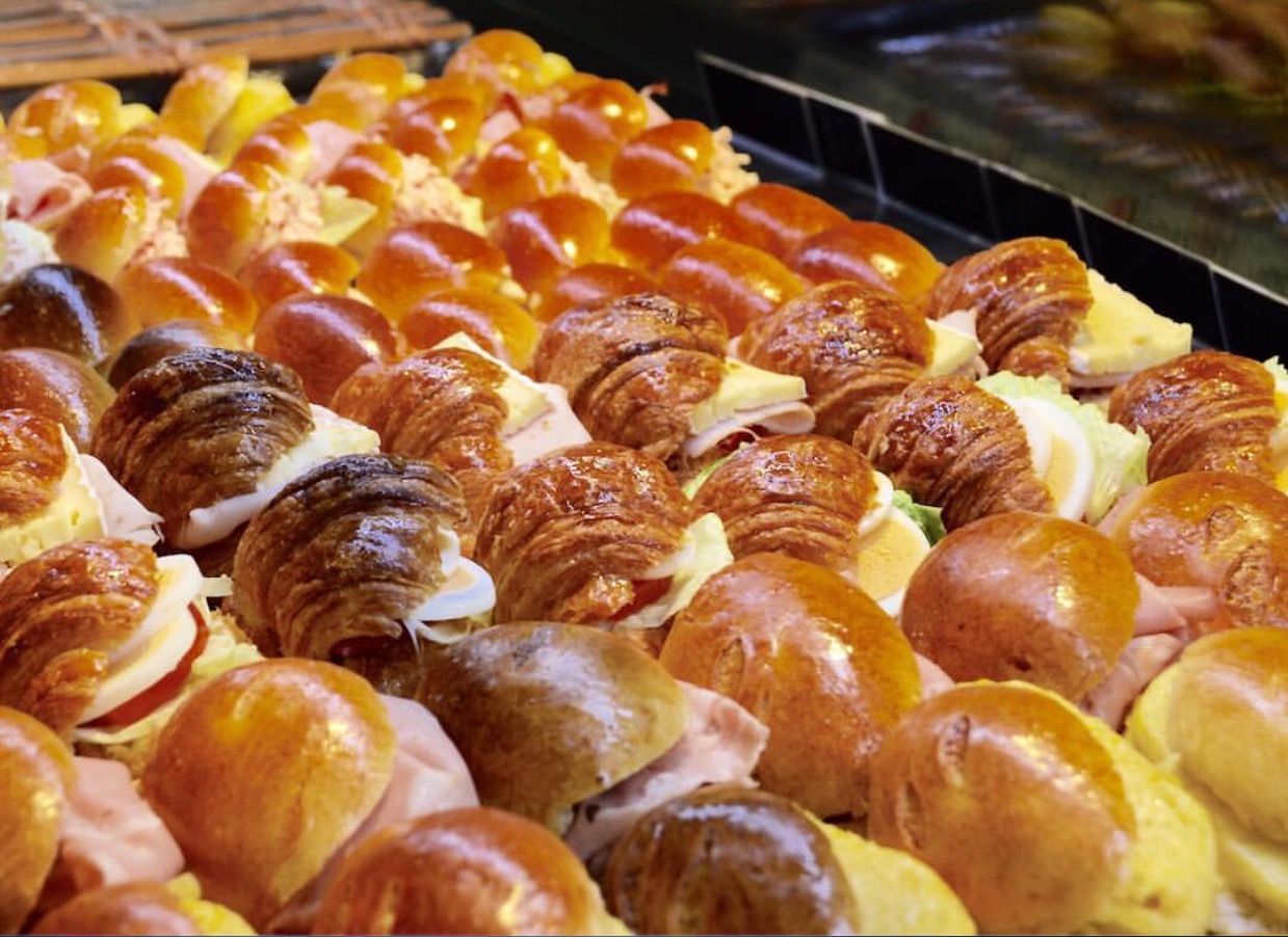 Media noches y croissants rellenos de Pasteler&iacute;a Mallorca